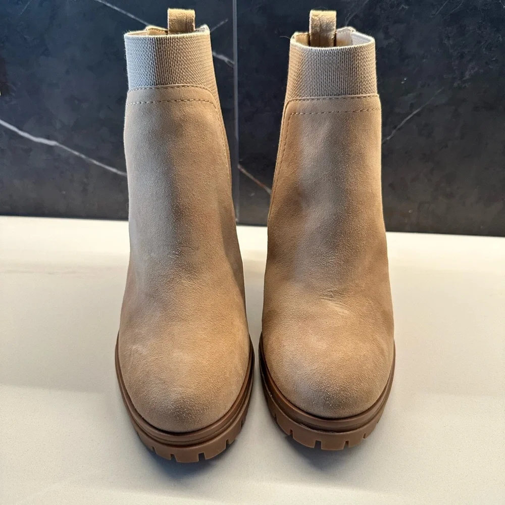 NWT Vince Camuto Denniel Tan Ankle Boots
